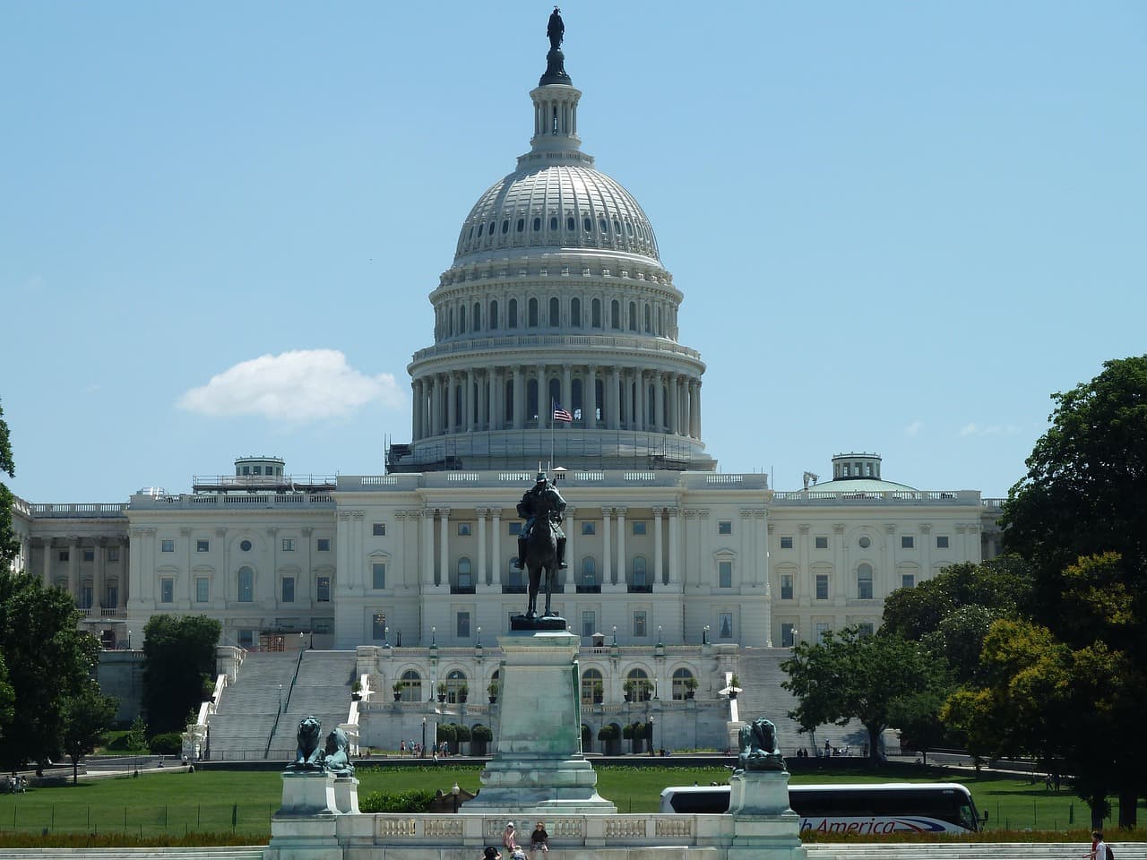 Clarity Act 2026: Stablecoin Yield Ban Shields Banks, Rewards Shift to Transactions
